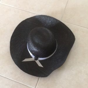 Black straw hat